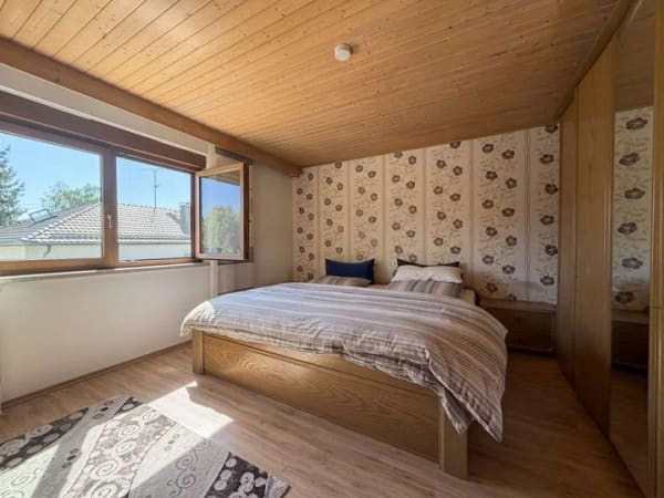 Immobilie in Langerringen - Einfamilienhaus mit großem Grundstück und Potenzial für Einliegerwohnung in Langerringen - Bild 4