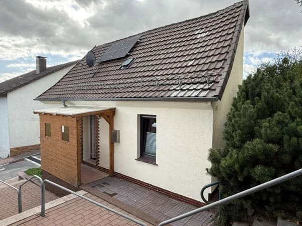 Immobilie in Beverungen - Renoviertes Wohnhaus mit 60 m² Wohnfläche in Beverungen-Haarbrück - Bild 0