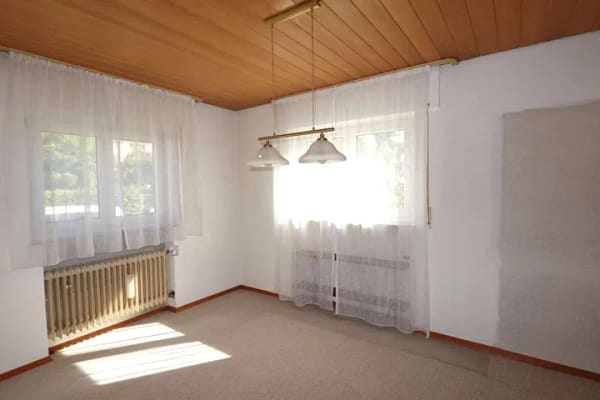 Immobilie in Illingen - Großzügiges Einfamilienhaus mit Garten und viel Potenzial - Bild 2