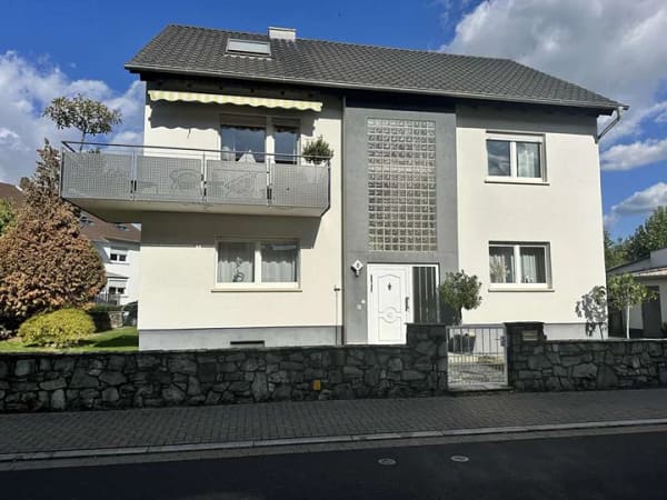Immobilie in Großostheim - Wohnstätte mit Flair – großzügiges 3-Etagen-Wohnhaus mit  großem Garten in zentraler Lage  - Bild 0
