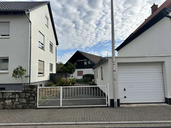 Immobilie in Großostheim - Wohnstätte mit Flair – großzügiges 3-Etagen-Wohnhaus mit  großem Garten in zentraler Lage  - Bild 1