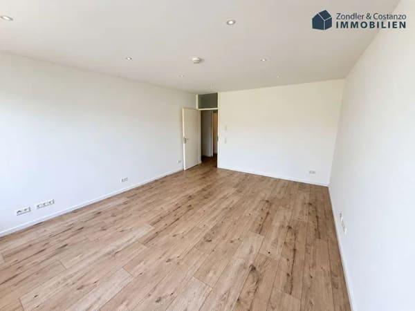 Immobilie in Stuttgart - Kernsanierte 1-Zi.-Whg mit Aufzug * EBK * TL-Bad * Balkon * Pkw-Stpl. * optional 2 TG-Stpl. * - Bild 1
