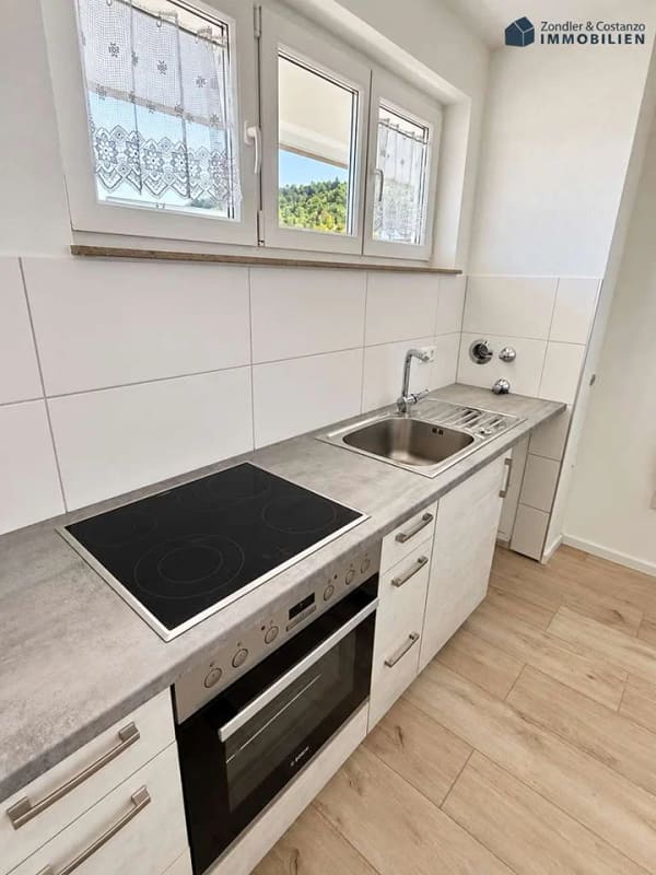 Immobilie in Stuttgart - Kernsanierte 1-Zi.-Whg mit Aufzug * EBK * TL-Bad * Balkon * Pkw-Stpl. * optional 2 TG-Stpl. * - Bild 4