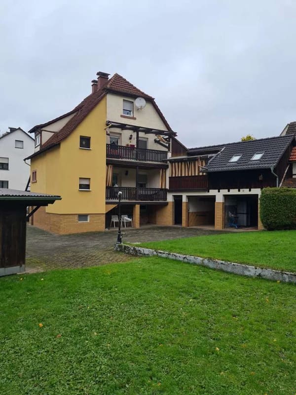Immobilie in Sailauf - Vielseitiges Mehrfamilienhaus: Großzügiges Platzangebot in Sailauf - Bild 0