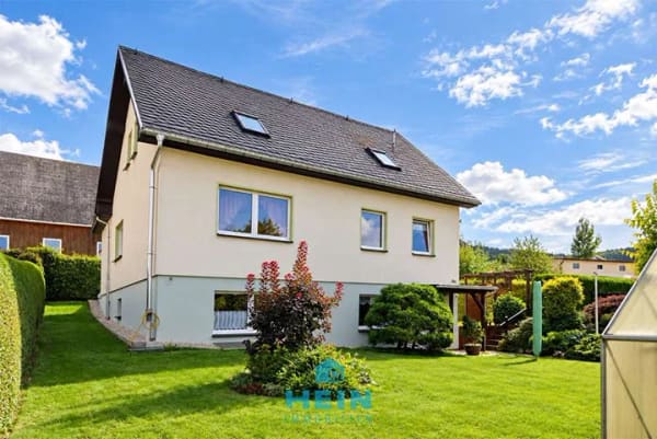 Immobilie in Lauter-Bernsbach - Traumhaftes Platzwunder mit grünem Gartenparadies – Ihr neues Zuhause mit Potenzial in Lauter! - Bild 0