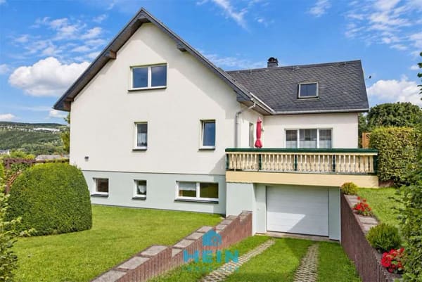 Immobilie in Lauter-Bernsbach - Traumhaftes Platzwunder mit grünem Gartenparadies – Ihr neues Zuhause mit Potenzial in Lauter! - Bild 1