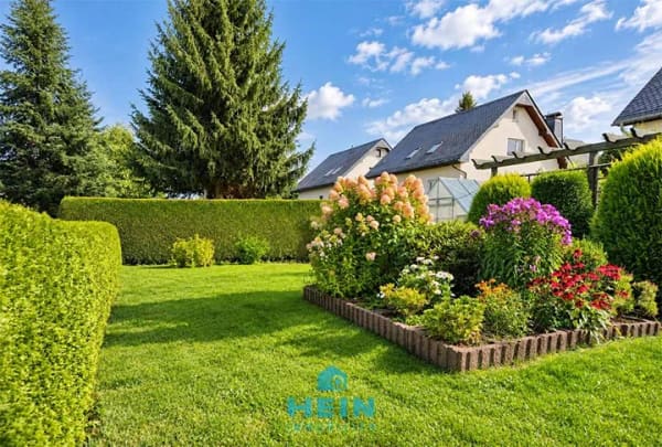 Immobilie in Lauter-Bernsbach - Traumhaftes Platzwunder mit grünem Gartenparadies – Ihr neues Zuhause mit Potenzial in Lauter! - Bild 2