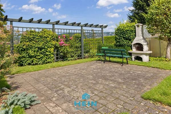 Immobilie in Lauter-Bernsbach - Traumhaftes Platzwunder mit grünem Gartenparadies – Ihr neues Zuhause mit Potenzial in Lauter! - Bild 3