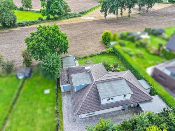 Immobilie in Stapelfeld - 22145 Stapelfeld - Solides Einfamilienhaus mit Sauna, Keller und Garage - Bild 2