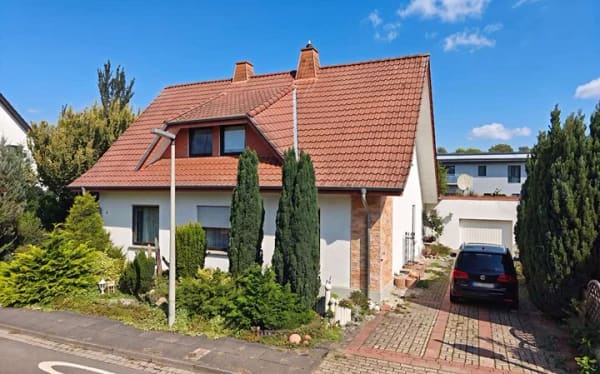 Immobilie in Löhne - Viel Platz und vielseitige Möglichkeiten – Wohnhaus mit zwei Wohneinheiten, Garage und Garten in Löh - Bild 0