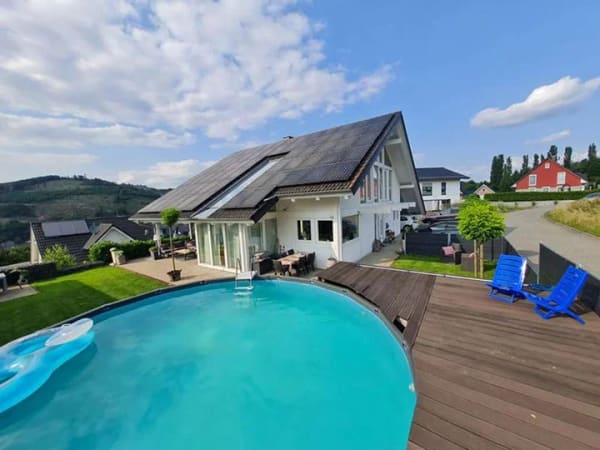 Immobilie in Herdorf - Lichtdurchflutetes Wohlfühlhaus mit tollem Garten in sehr guter Lage von Herdorf. - Bild 1