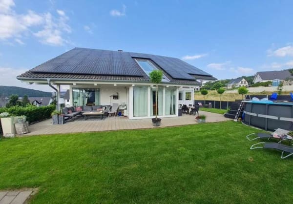 Immobilie in Herdorf - Lichtdurchflutetes Wohlfühlhaus mit tollem Garten in sehr guter Lage von Herdorf. - Bild 2