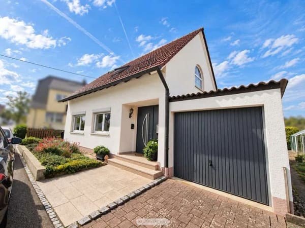 Immobilie in Dettingen unter Teck - Freistehendes Einfamilienhaus - Garagen - Garten - Bild 1