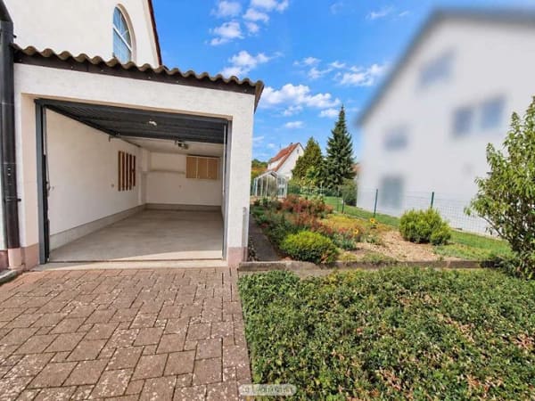 Immobilie in Dettingen unter Teck - Freistehendes Einfamilienhaus - Garagen - Garten - Bild 2