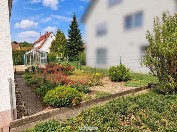 Immobilie in Dettingen unter Teck - Freistehendes Einfamilienhaus - Garagen - Garten - Bild 3