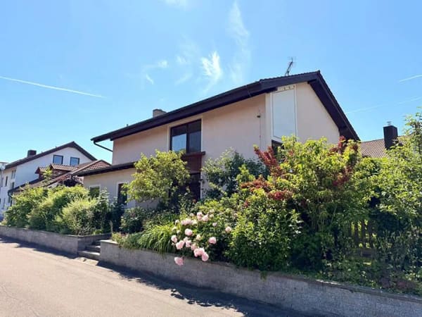 Immobilie in Sasbach am Kaiserstuhl - Ihr Familientraum am Kaiserstuhl - Freistehendes Einfamilienhaus mit großem Garten - Bild 2