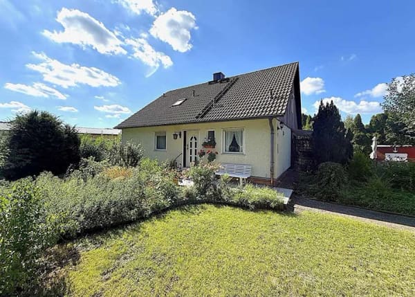 Immobilie in Veitsbronn - Vielseitiges Ein- oder Zweifamilienhaus mit Wintergarten und großer Sonnenterrasse - Bild 0