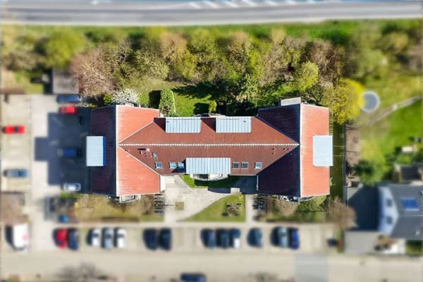Immobilie in Wustermark - vermietete 2-Zimmer-Eigentumswohnung mit Süd-West-Balkon,  PKW-Stellplatz und Kellerraum - Bild 1