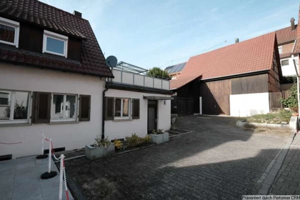 Immobilie in Remseck am Neckar - Vielseitiges Wohnhaus mit Hofraum und zwei alten Scheunen - Bild 0