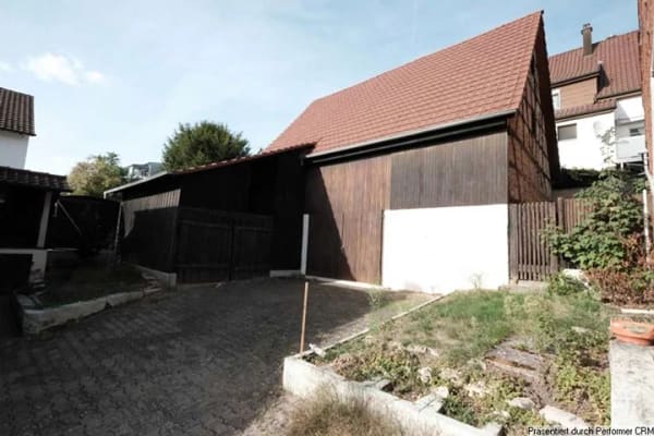 Immobilie in Remseck am Neckar - Vielseitiges Wohnhaus mit Hofraum und zwei alten Scheunen - Bild 1