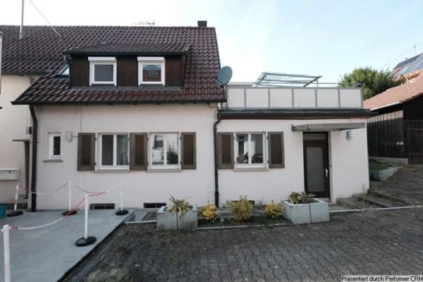 Immobilie in Remseck am Neckar - Vielseitiges Wohnhaus mit Hofraum und zwei alten Scheunen - Bild 2