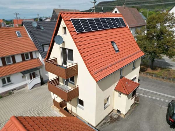 Immobilie in Mössingen - Viel Platz für die Familie: Freistehendes Wohnhaus mit 8 Zimmern, PV-Anlage, Garage und Garten - Bild 1