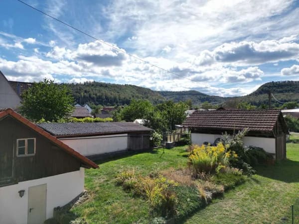 Immobilie in Mössingen - Viel Platz für die Familie: Freistehendes Wohnhaus mit 8 Zimmern, PV-Anlage, Garage und Garten - Bild 4