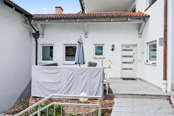 Immobilie in Vilsbiburg - Kapitalanlage: Vermietetes Einfamilienhaus mit Einliegerwohnung in Vilsbiburg - Bild 1