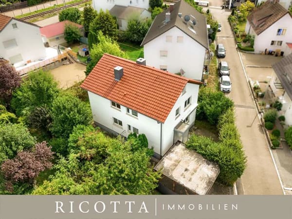 Immobilie in Frickenhausen - Viel Platz, viel Potenzial – 
Ein- bis Zweifamilienhaus mit schönem Grundstück in ruhiger Lage - Bild 0