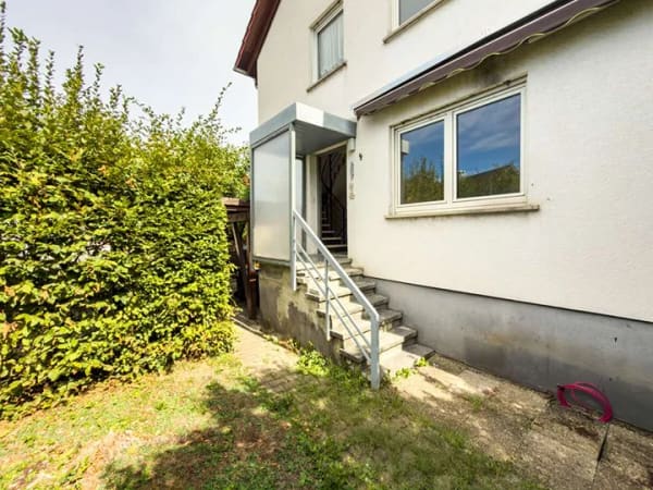 Immobilie in Frickenhausen - Viel Platz, viel Potenzial – 
Ein- bis Zweifamilienhaus mit schönem Grundstück in ruhiger Lage - Bild 1