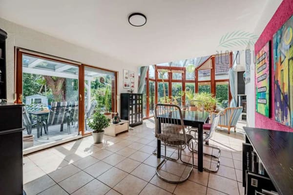 Immobilie in Fredersdorf-Vogelsdorf - KEIN EINFAMILIENHAUS VON DER STANGE: ARCHITEKTUR MIT CHARAKTER AUF 235m² WOHNFLÄCHE IN TOP-LAGE - Bild 1