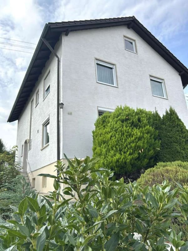 Immobilie in Günzburg - Viel Platz zum Leben: Familienhaus in Reisensburg mit Garten und Balkon - Bild 1