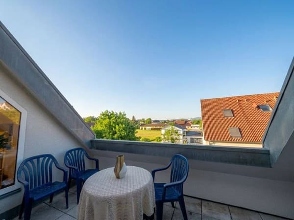 Immobilie in Mellrichstadt - Besondere Wohnung mit Loggia und Aussicht - Bild 1