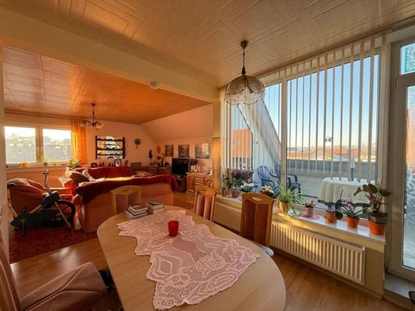 Immobilie in Mellrichstadt - Besondere Wohnung mit Loggia und Aussicht - Bild 3