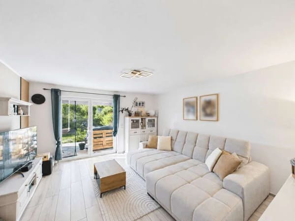 Immobilie in Kirchweidach - Wohlfühlen in Kirchweidach – Gepflegte 3-Zimmer-Wohnung mit Südterrasse im Erbbaurecht - Bild 0