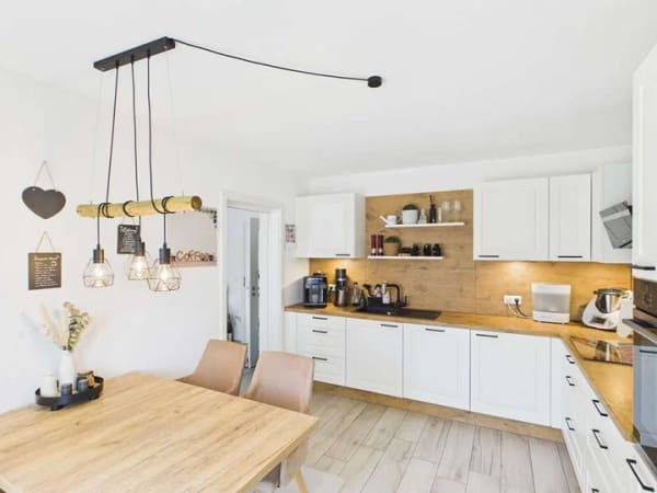 Immobilie in Kirchweidach - Wohlfühlen in Kirchweidach – Gepflegte 3-Zimmer-Wohnung mit Südterrasse im Erbbaurecht - Bild 1