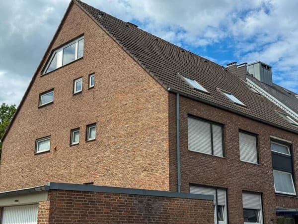 Immobilie in Meerbusch - Paket aus 2 Wohnungen und 1 Souterrain Apartment mit Garage in Sackgassenlage - Bild 0