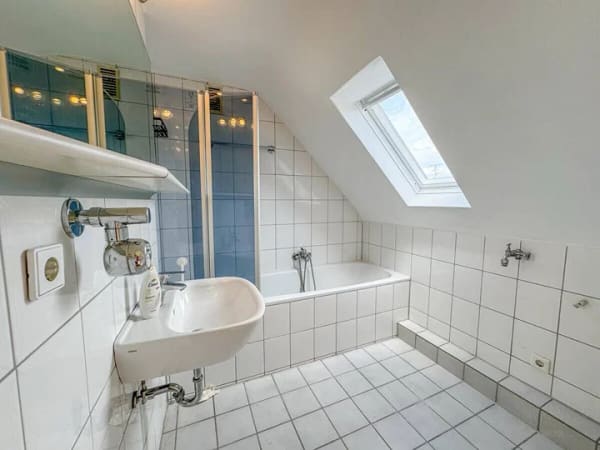 Immobilie in Meerbusch - Paket aus 2 Wohnungen und 1 Souterrain Apartment mit Garage in Sackgassenlage - Bild 3