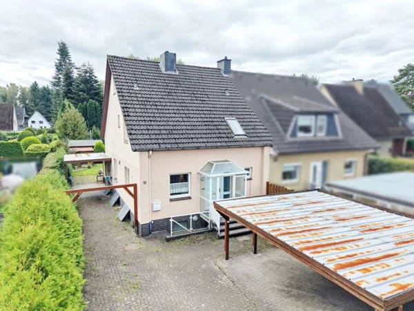 Immobilie in Ellerbek - Gepflegte Doppelhaushälfte mit Doppelcarport und attraktiven Grundstück vor den Toren Hamburgs - Bild 1