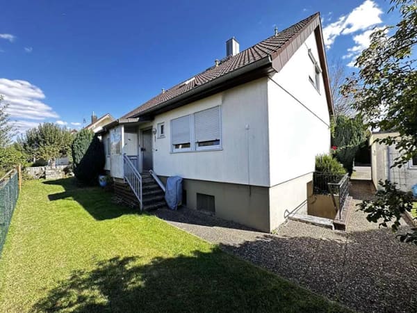Immobilie in Tübingen - Renovierungsbedürftiges Einfamilienhaus auf Traumgrundstück in Tübingen-Bühl - Bild 0