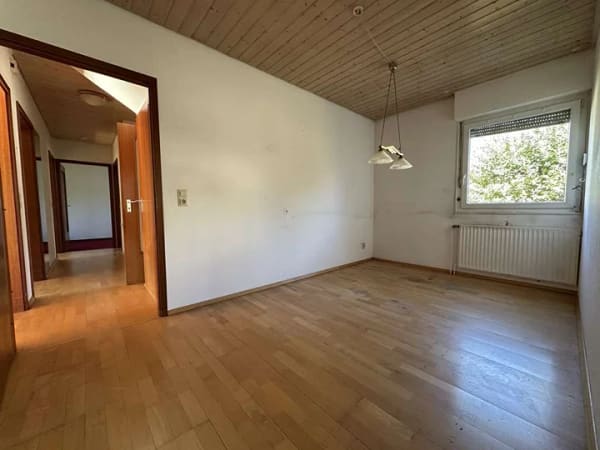 Immobilie in Tübingen - Renovierungsbedürftiges Einfamilienhaus auf Traumgrundstück in Tübingen-Bühl - Bild 4