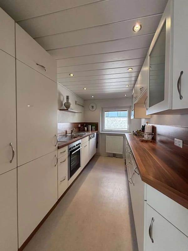 Immobilie in Titisee-Neustadt - Zentral wohnen mit kurzen Wegen – Einfamilienhaus mit Einliegerwohnung - Bild 2