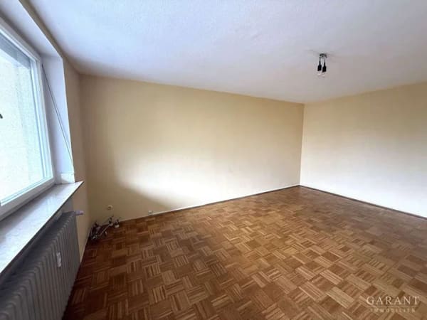 Immobilie in Sindelfingen - Solide 2 Zimmer-Wohnung mit Balkon - auch interessant als Kapitalanlage - Bild 2