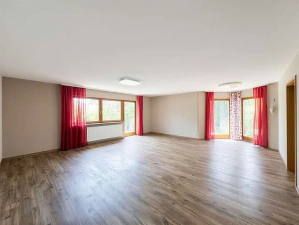 Immobilie in Hildrizhausen - Perfekt für Familien -  Sonnige Doppelhaushälfte in Feldrandlage - Bild 1