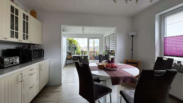 Immobilie in Hungen - Vielseitig wohnen: Gepflegtes Dreifamilienhaus, zusätzliche Einliegerwohnung, Garten und Pool in Hu - Bild 2