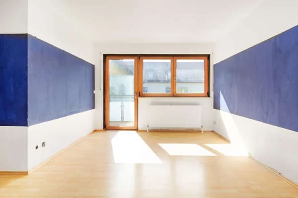 Immobilie in Neumarkt in der Oberpfalz - 3-Zimmer-Wohnung mit Balkon in Woffenbach - Potenzial zur individuellen Gestaltung - Bild 1
