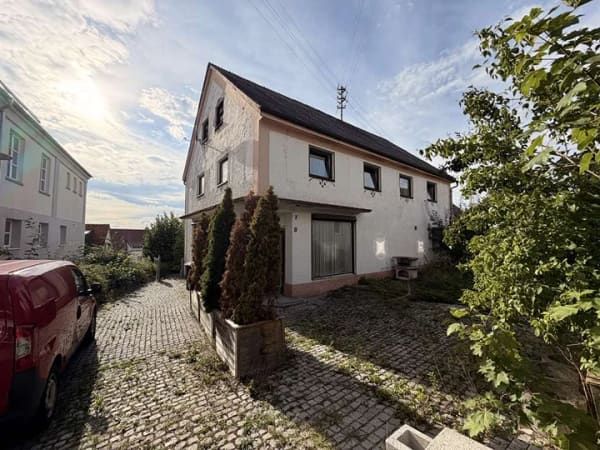 Immobilie in Kirchheim in Schwaben - Großzügiges Familienhaus mit 200 m² Wf. vielseitigem Potenzial und ländlich-eleganter Lebensqualität - Bild 0