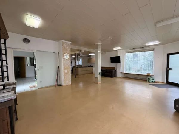 Immobilie in Kirchheim in Schwaben - Großzügiges Familienhaus mit 200 m² Wf. vielseitigem Potenzial und ländlich-eleganter Lebensqualität - Bild 3