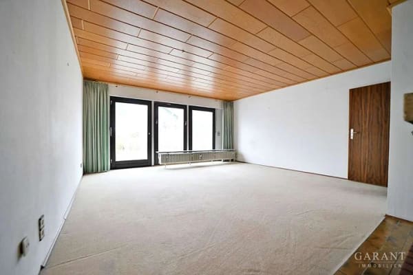 Immobilie in Spraitbach - Komfortables Wohnen auf einer Ebene - mit Wintergarten und Garten - Bild 2