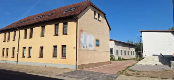 Immobilie in Köthen (Anhalt) - Renovierungsbedürftiges Mehrfamilienhaus mit drei Wohneinheiten - Bild 1